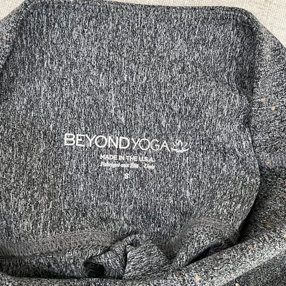 Beyond Yoga Alloy Ombre Speckled Shimmer Midi Leggings - Picture 8 of 8